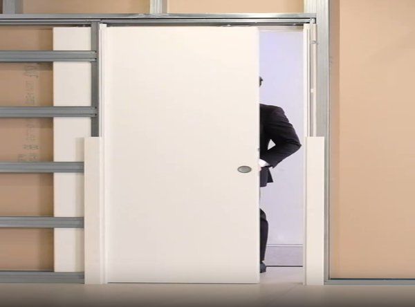 Exemple d'installation Eclisse Unique avec une porte en verre